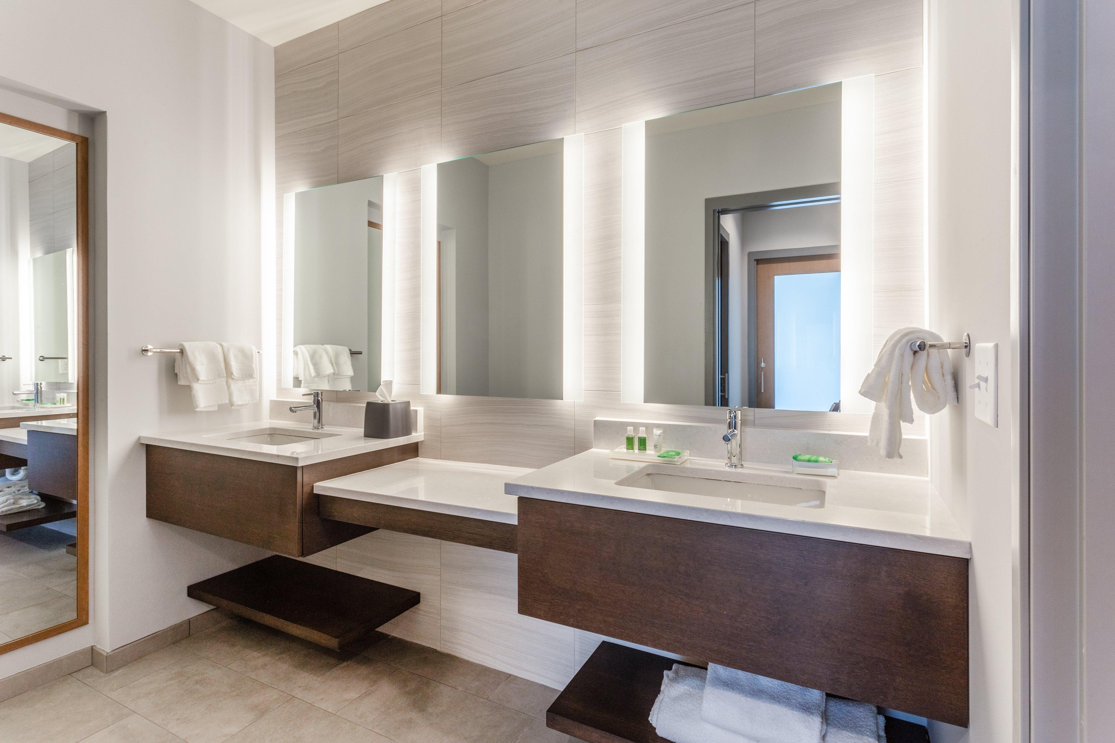 Holiday Inn & Suites Cedar Falls-Waterloo Event Ctr By Ihg Екстериор снимка