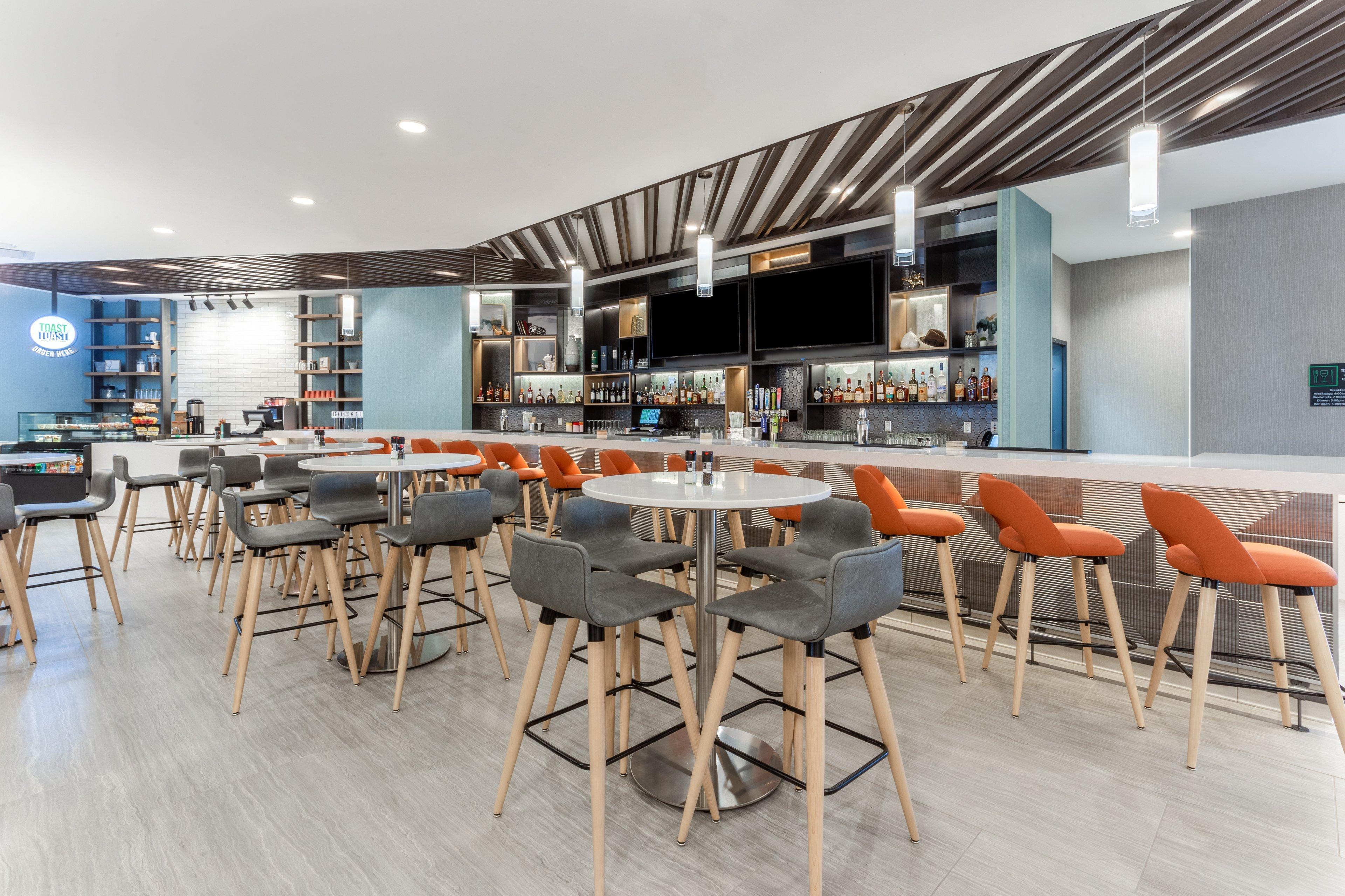 Holiday Inn & Suites Cedar Falls-Waterloo Event Ctr By Ihg Екстериор снимка
