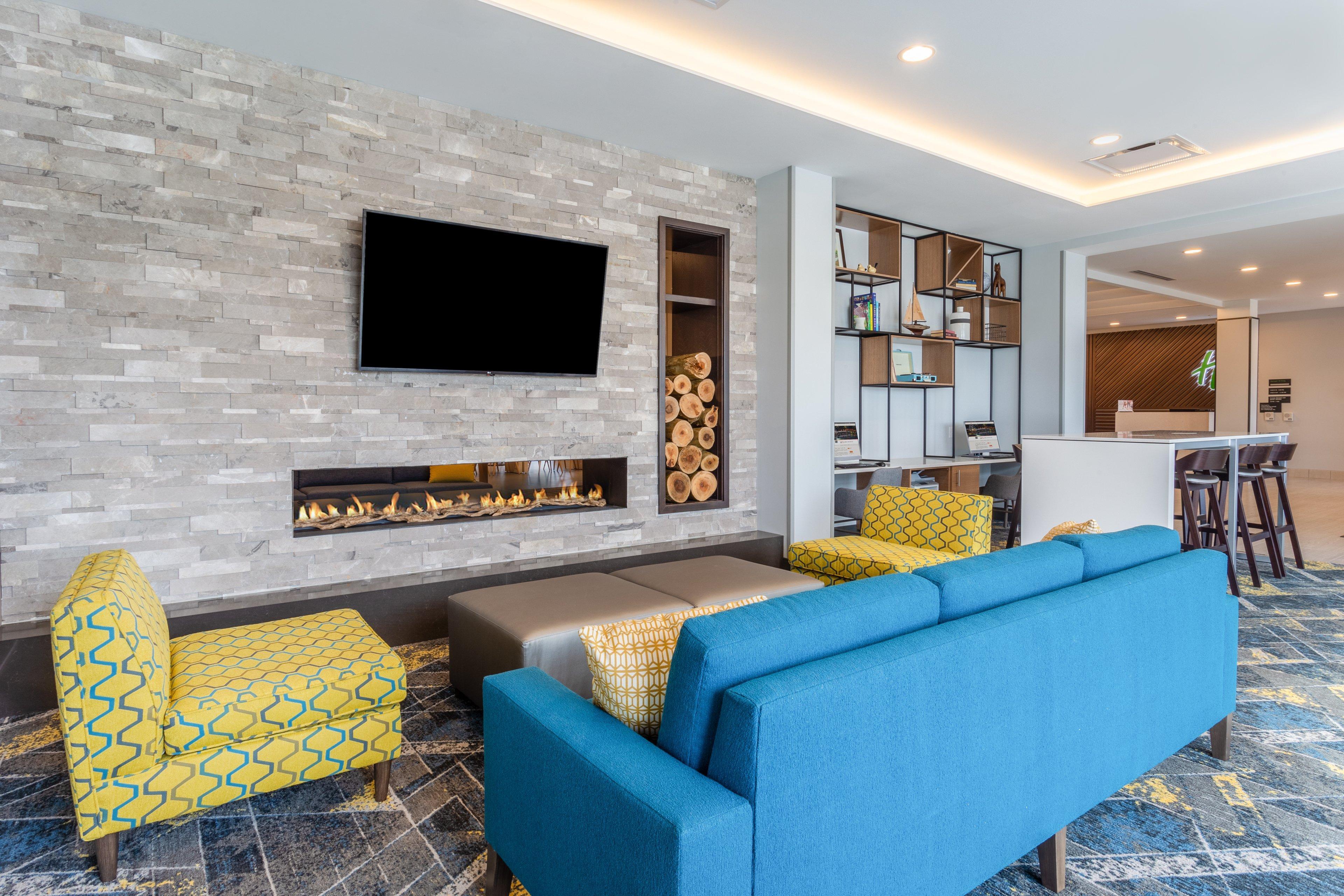 Holiday Inn & Suites Cedar Falls-Waterloo Event Ctr By Ihg Екстериор снимка